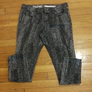 DKNY Black and Gray Patterned Jegging Size 6P